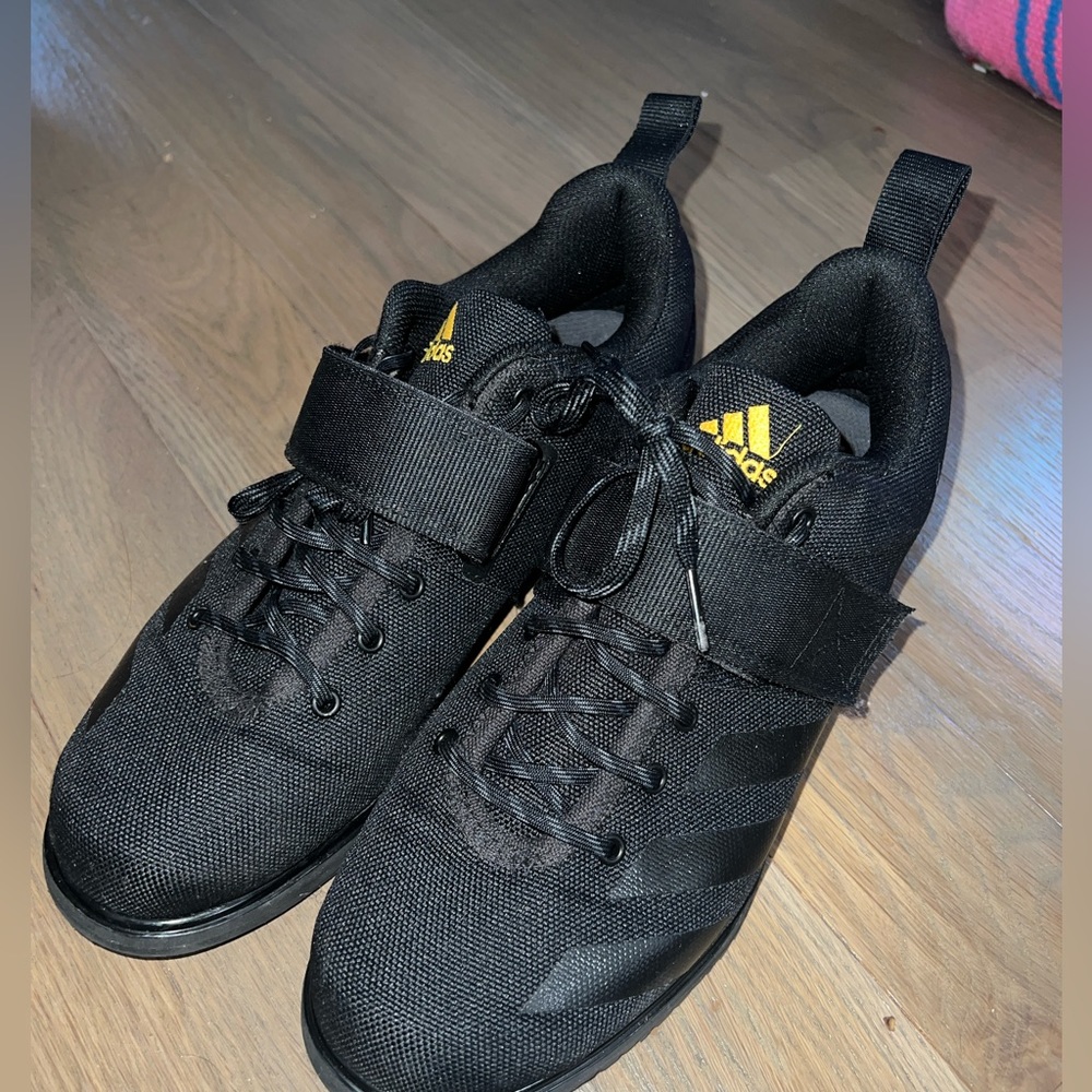 Adidas powerlift 4 corr black and solar gold, barely used